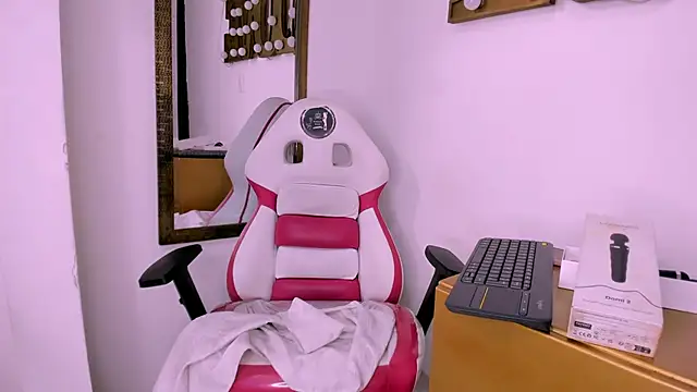 Snapshot of Valery_Maravilla_ chatting on February 7, 10:41 pm Valery Maravilla online show from February 7, 10:41 pm