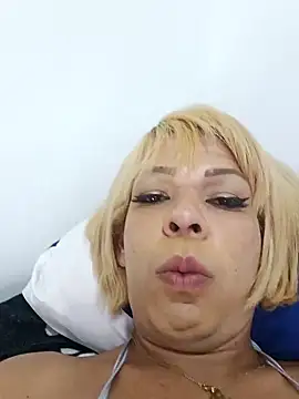 Snapshot of blondebitchlitle chatting on January 30, 8:31 pm blondebitchlitle online show from January 30, 8:31 pm