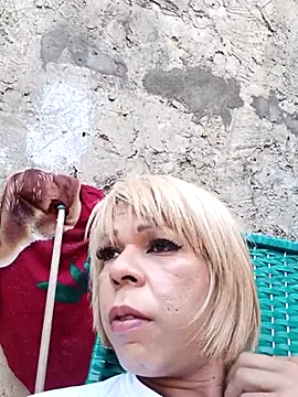 Snapshot of blondebitchlitle chatting on March 2, 9:22 pm blondebitchlitle online show from March 2, 9:22 pm