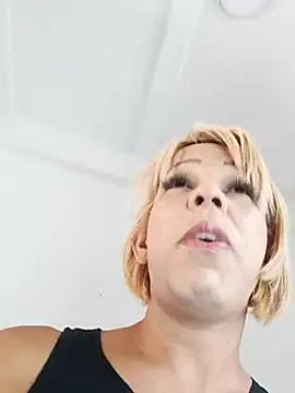 Snapshot of blondebitchlitle chatting on March 3, 3:31 pm blondebitchlitle online show from March 3, 3:31 pm