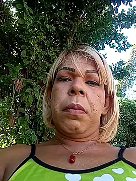 Snapshot of blondebitchlitle chatting on October 16, 1:34 pm blondebitchlitle online show from October 16, 1:34 pm