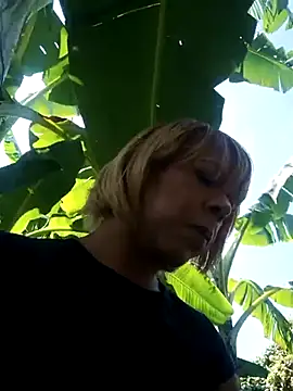 Snapshot of blondebitchlitle chatting on November 15, 3:30 pm blondebitchlitle online show from November 15, 3:30 pm