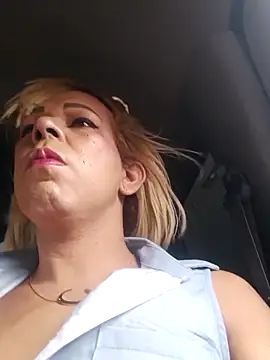 Snapshot of blondebitchlitle chatting on November 25, 1:55 pm blondebitchlitle online show from November 25, 1:55 pm