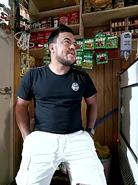 Snapshot of TheBriiaand30 chatting on January 9, 2:42 pm TheBriiaand30 online show from January 9, 2:42 pm