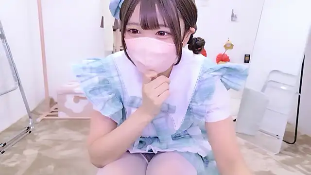 Snapshot of aki_zzz chatting on April 17, 5:05 pm aki zzz online show from April 17, 5:05 pm