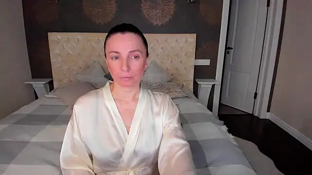 Snapshot of AllisonWilliams chatting on December 13, 6:16 pm AllisonWilliams online show from December 13, 6:16 pm