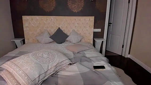 Snapshot of AllisonWilliams chatting on December 13, 9:20 pm AllisonWilliams online show from December 13, 9:20 pm