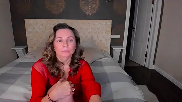 Snapshot of AllisonWilliams chatting on December 15, 6:26 pm AllisonWilliams online show from December 15, 6:26 pm