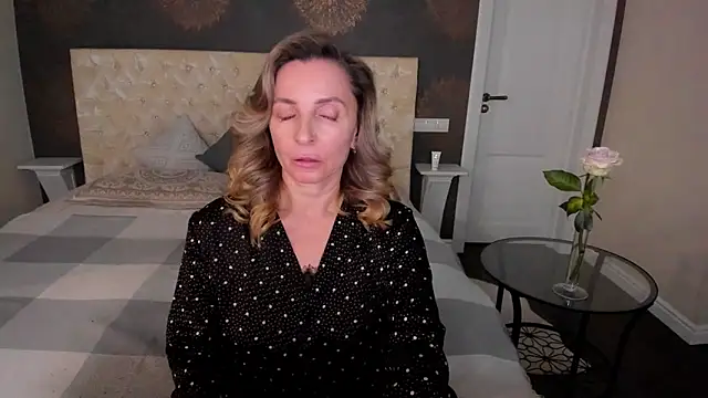 Snapshot of AllisonWilliams chatting on October 16, 4:41 pm AllisonWilliams online show from October 16, 4:41 pm