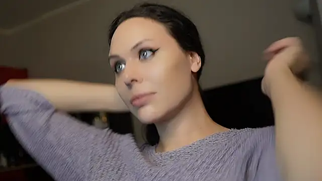 Snapshot of MollyCheiz chatting on December 13, 10:34 pm MollyCheiz online show from December 13, 10:34 pm