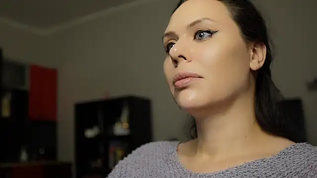 Snapshot of MollyCheiz chatting on December 14, 5:40 am MollyCheiz online show from December 14, 5:40 am