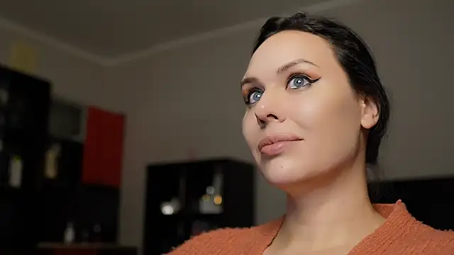 Snapshot of MollyCheiz chatting on December 16, 2:04 am MollyCheiz online show from December 16, 2:04 am