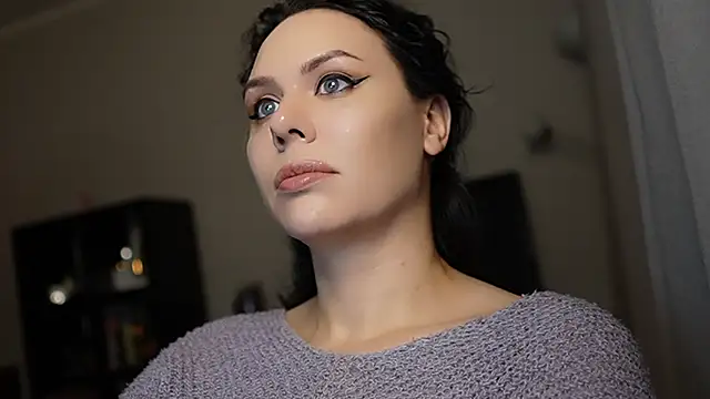 Snapshot of MollyCheiz chatting on December 17, 11:27 pm MollyCheiz online show from December 17, 11:27 pm