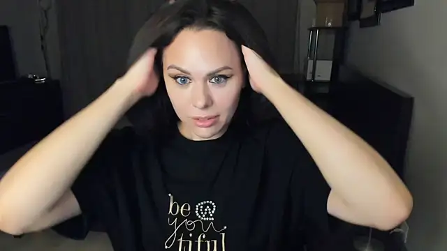 Snapshot of MollyCheiz chatting on September 11, 10:32 pm MollyCheiz online show from September 11, 10:32 pm