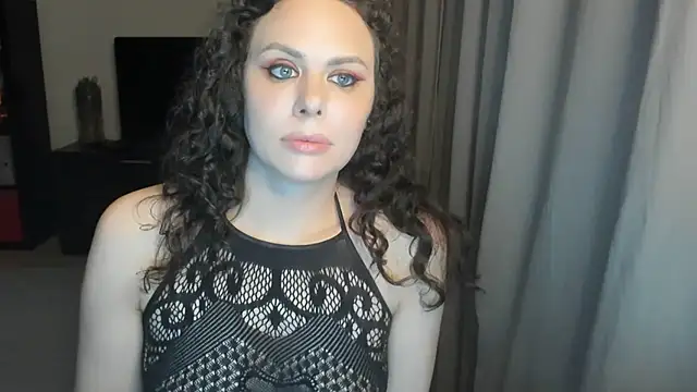 Snapshot of MollyCheiz chatting on June 6, 8:35 pm MollyCheiz online show from June 6, 8:35 pm