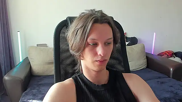 Snapshot of Ostin_meow chatting on June 13, 10:46 am Ostin meow online show from June 13, 10:46 am