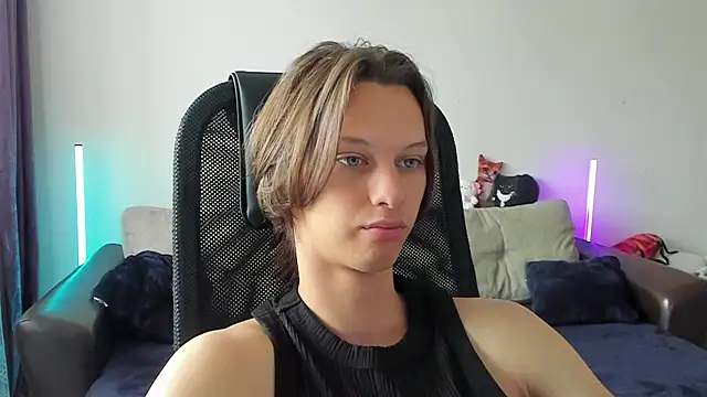 Snapshot of Ostin_meow chatting on June 23, 7:28 am Ostin meow online show from June 23, 7:28 am