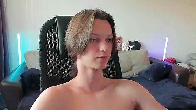 Snapshot of Ostin_meow chatting on July 8, 2:10 pm Ostin meow online show from July 8, 2:10 pm
