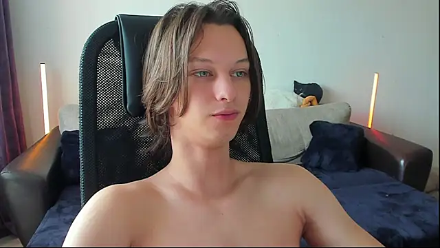 Snapshot of Ostin_meow chatting on July 31, 9:30 am Ostin meow online show from July 31, 9:30 am