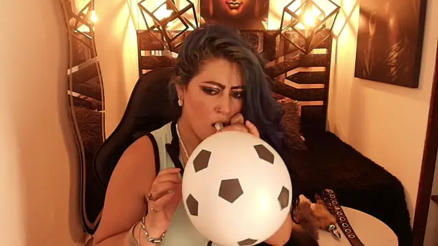 Snapshot of scarleth_blue chatting on July 3, 3:02 am scarleth blue online show from July 3, 3:02 am