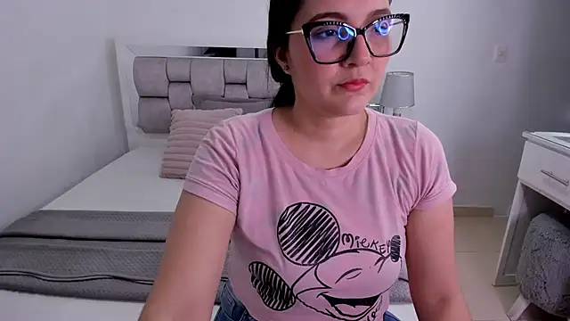 Snapshot of Camilaa_bueno chatting on June 27, 1:32 am Camilaa bueno online show from June 27, 1:32 am