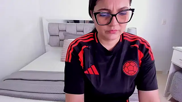 Snapshot of Camilaa_bueno chatting on June 29, 12:17 am Camilaa bueno online show from June 29, 12:17 am