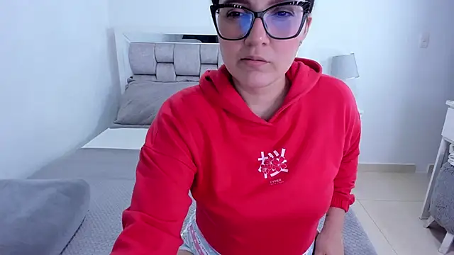 Snapshot of Camilaa_bueno chatting on July 6, 1:46 am Camilaa bueno online show from July 6, 1:46 am
