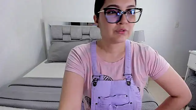 Snapshot of Camilaa_bueno chatting on July 14, 2:05 am Camilaa bueno online show from July 14, 2:05 am