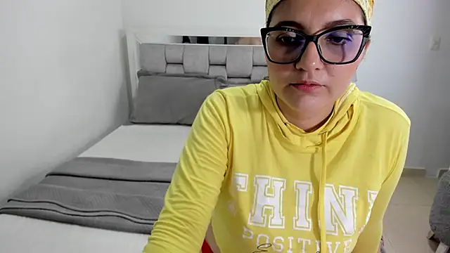 Snapshot of Camilaa_bueno chatting on July 17, 12:17 am Camilaa bueno online show from July 17, 12:17 am