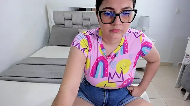 Snapshot of Camilaa_bueno chatting on August 8, 12:46 am Camilaa bueno online show from August 8, 12:46 am