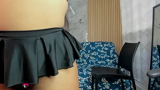 Any topless online show from November 25, 11:10 am