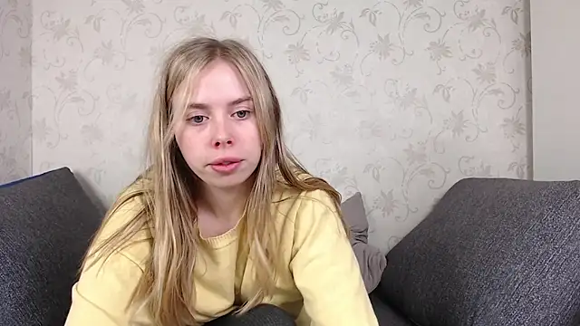 sofiaa here online show from March 17, 12:04 am