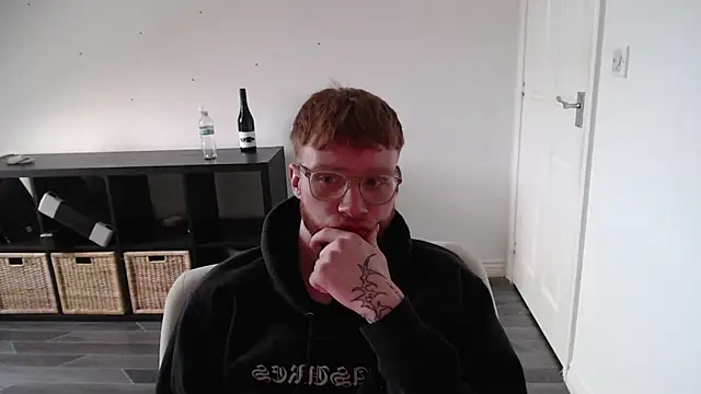 Snapshot of PrettyGinger chatting on December 14, 2:31 pm PrettyGinger online show from December 14, 2:31 pm