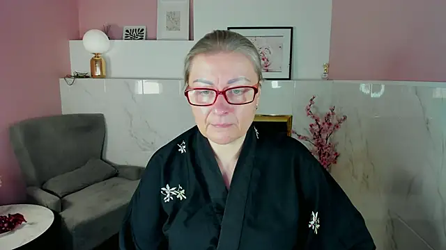 Snapshot of AlexandraKind chatting on October 25, 1:40 pm AlexandraKind online show from October 25, 1:40 pm