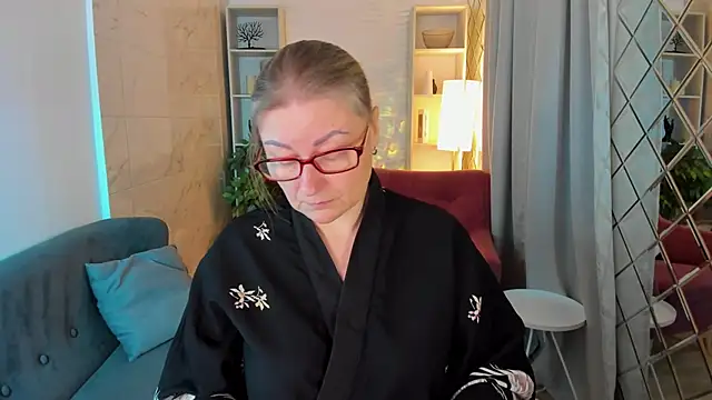 Snapshot of AlexandraKind chatting on November 10, 1:43 pm AlexandraKind online show from November 10, 1:43 pm