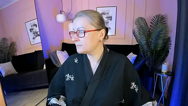 Snapshot of AlexandraKind chatting on November 19, 2:06 pm AlexandraKind online show from November 19, 2:06 pm