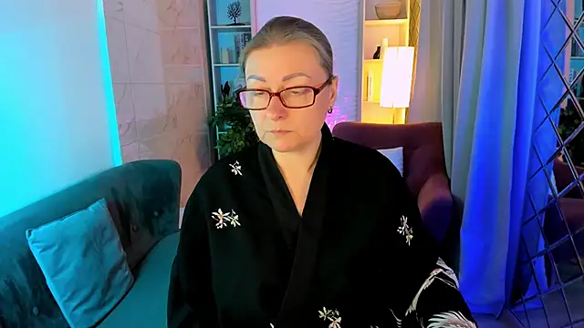 Snapshot of AlexandraKind chatting on November 20, 8:52 pm AlexandraKind online show from November 20, 8:52 pm