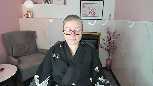 Snapshot of AlexandraKind chatting on November 22, 1:43 pm AlexandraKind online show from November 22, 1:43 pm