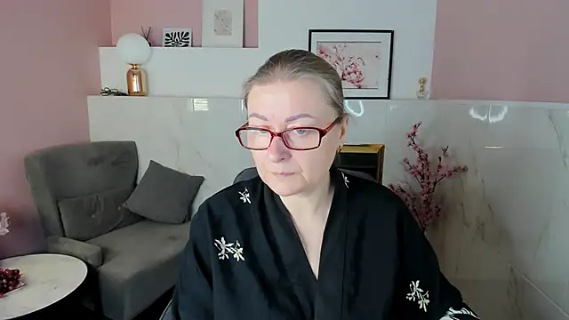 Snapshot of AlexandraKind chatting on December 2, 1:39 pm AlexandraKind online show from December 2, 1:39 pm