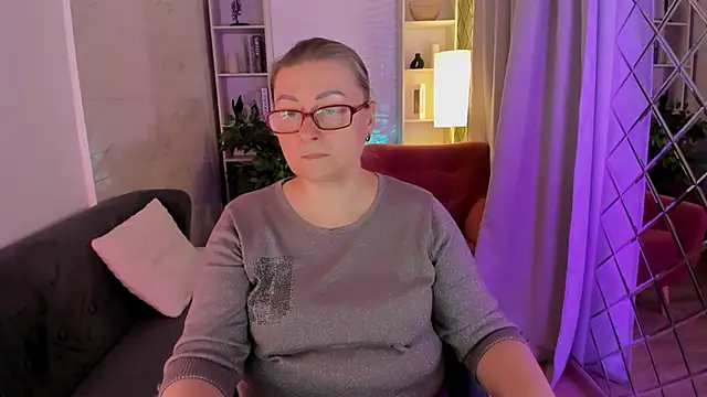 Snapshot of AlexandraKind chatting on December 4, 8:39 pm AlexandraKind online show from December 4, 8:39 pm