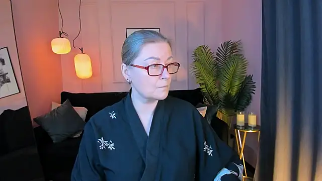 Snapshot of AlexandraKind chatting on December 17, 1:28 pm AlexandraKind online show from December 17, 1:28 pm