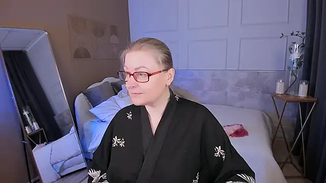 AlexandraKind online show from March 17, 8:45 pm