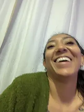 Snapshot of milavalois chatting on August 1, 12:32 am milavalois online show from August 1, 12:32 am