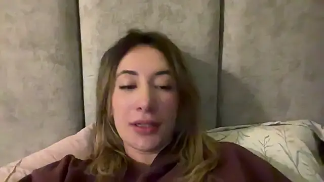 Snapshot of Gabby_cruz_ chatting on December 4, 6:11 am Gabby cruz online show from December 4, 6:11 am