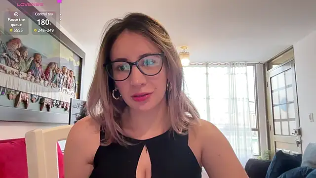 Snapshot of Gabby_cruz_ chatting on December 12, 9:48 pm Gabby cruz online show from December 12, 9:48 pm