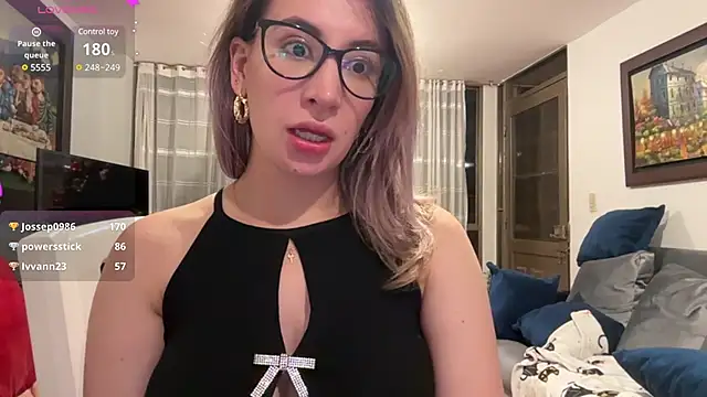 Snapshot of Gabby_cruz_ chatting on December 13, 12:53 am Gabby cruz online show from December 13, 12:53 am