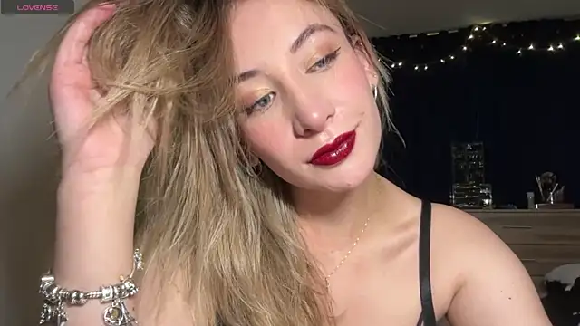 Snapshot of Gabby_cruz_ chatting on January 18, 4:15 am Gabby cruz online show from January 18, 4:15 am