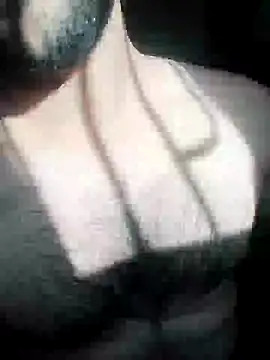 Snapshot of smartboy010101 chatting on December 3, 5:09 am smartboy010101 online show from December 3, 5:09 am