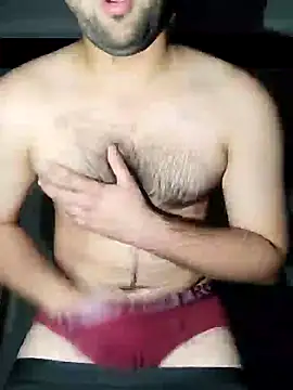 Snapshot of smartboy010101 chatting on December 12, 1:06 pm smartboy010101 online show from December 12, 1:06 pm