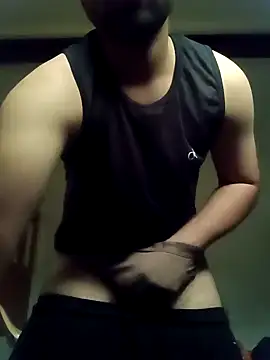 Snapshot of smartboy010101 chatting on January 13, 5:12 am smartboy010101 online show from January 13, 5:12 am